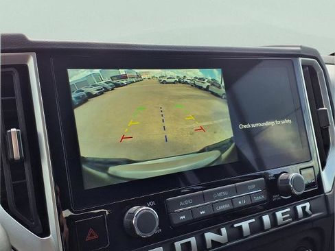 Certified 2025 Nissan Frontier SV image 17