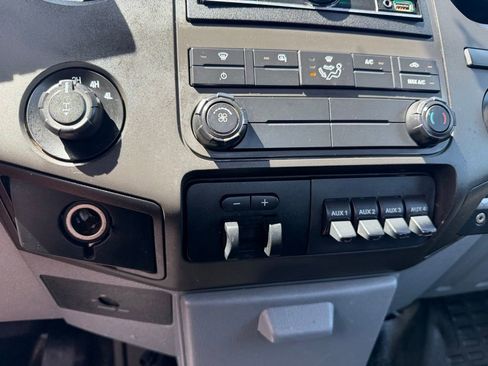 Used 2016 Ford F250 XL w/ Power Equipment Group AWD/4WD image 25