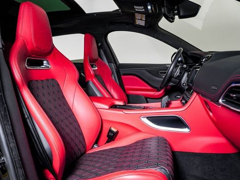 Used 2020 Jaguar F-PACE SVR image 15