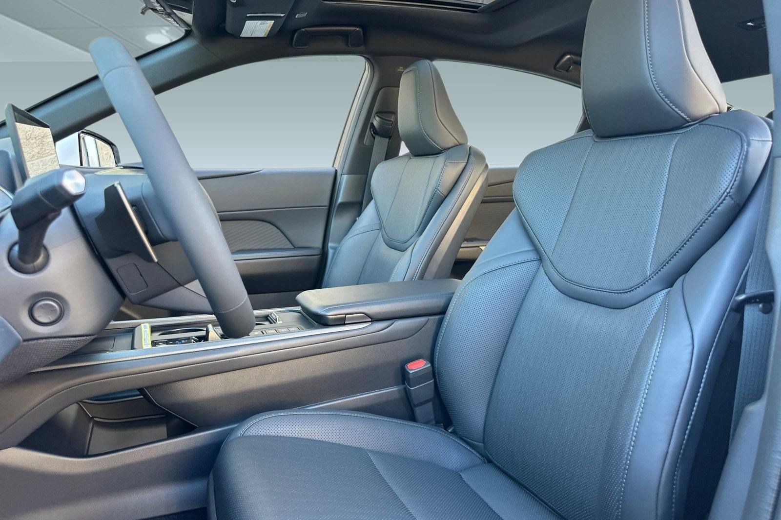 New 2026 Lexus ES 350h w/ Cold Area Package FWD image 5