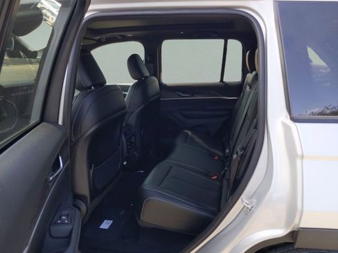 New 2025 Jeep Grand Cherokee Limited RWD image 16