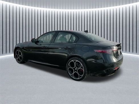 Used 2024 Alfa Romeo Giulia Veloce image 16