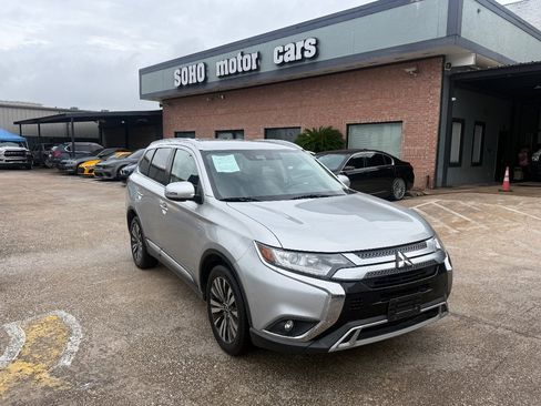 Used 2020 Mitsubishi Outlander SE FWD image 2