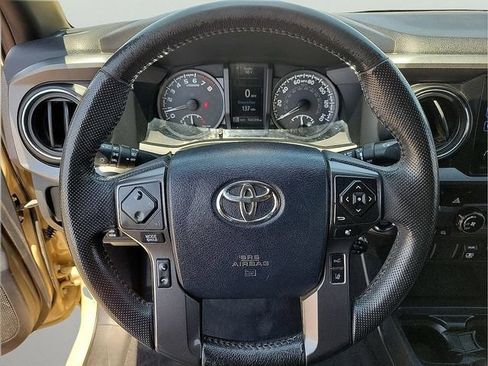 Used 2018 Toyota Tacoma TRD Off-Road AWD/4WD image 22