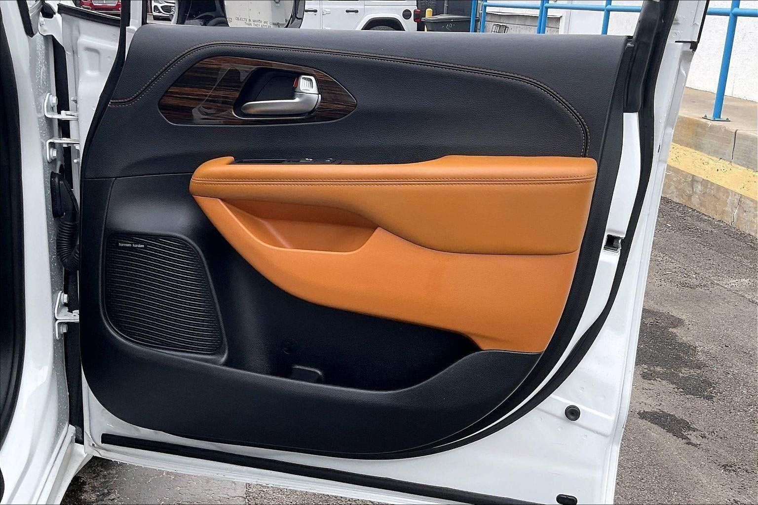 Used 2023 Chrysler Pacifica Pinnacle FWD image 27