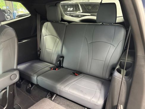 Used 2023 Buick Enclave Essence AWD/4WD image 39