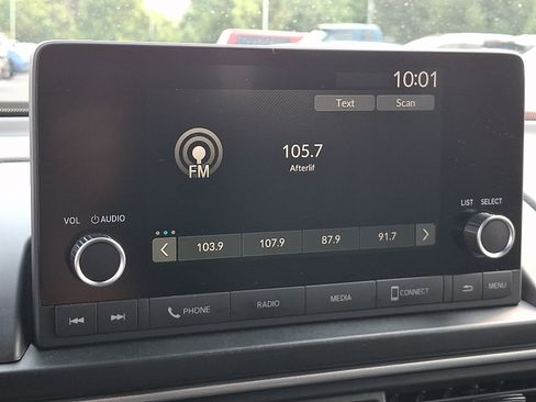 Used 2025 Honda Pilot Sport image 17