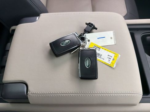 Used 2024 Land Rover Defender 110 X-Dynamic SE image 33