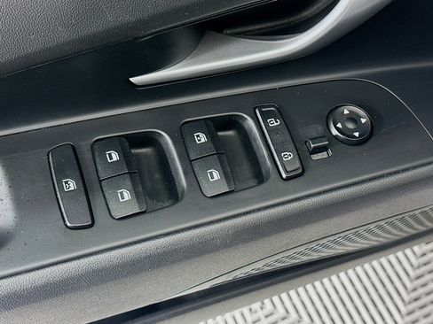 Used 2024 Hyundai Elantra SEL image 15