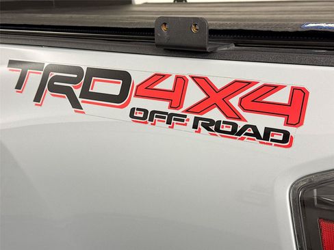 Used 2020 Toyota Tacoma TRD Off-Road AWD/4WD image 13