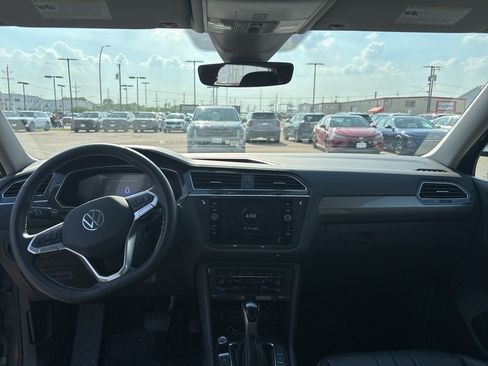 Used 2024 Volkswagen Tiguan SE w/ Panoramic Sunroof Package AWD/4WD image 13