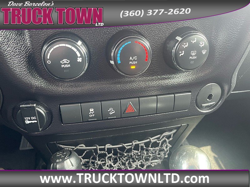 Used 2015 Jeep Wrangler Unlimited Sport w/ Max Tow Package AWD/4WD image 25