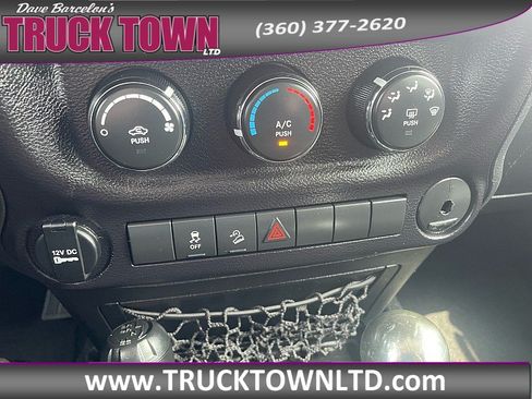 Used 2015 Jeep Wrangler Unlimited Sport w/ Max Tow Package AWD/4WD image 25