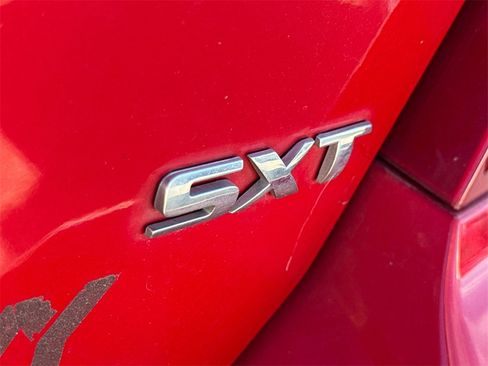 Used 2013 Dodge Avenger SXT image 7