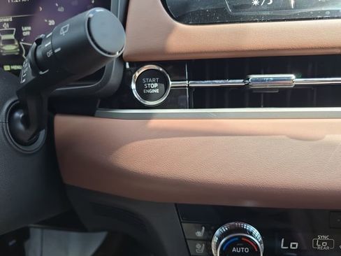 New 2025 Mitsubishi Outlander SEL image 25