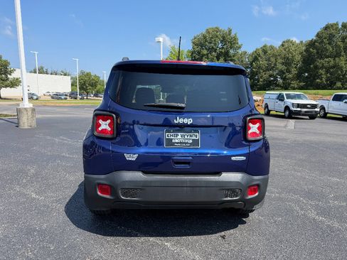 Used 2019 Jeep Renegade Latitude FWD image 6