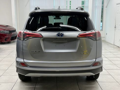 Used 2017 Toyota RAV4 XLE AWD/4WD image 7
