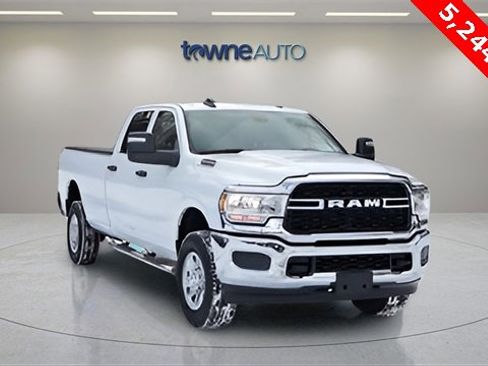 Used 2024 RAM 2500 Tradesman w/ Chrome Appearance Group image 7