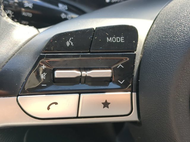 Used 2025 Hyundai Elantra Limited FWD image 24