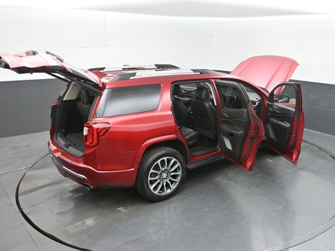Used 2022 GMC Acadia Denali w/ Denali Ultimate Package AWD/4WD image 44