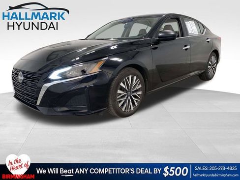Used 2025 Nissan Altima 2.5 SV image 1