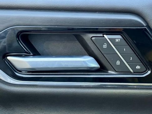 Used 2025 GMC Yukon XL Denali image 18