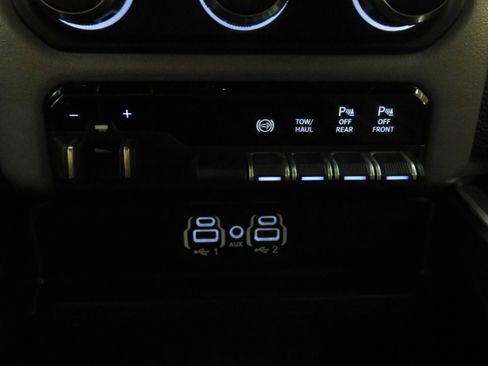 Used 2024 RAM 2500 Big Horn w/ Off Road Package AWD/4WD image 42