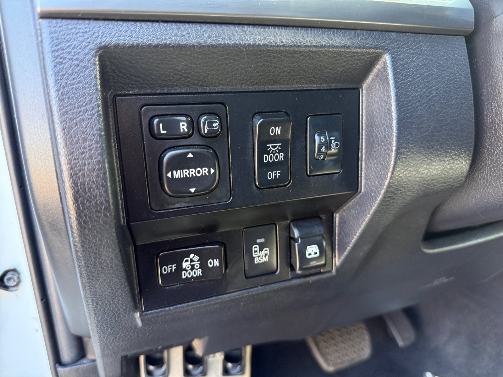 Used 2017 Toyota Tundra Platinum AWD/4WD image 16