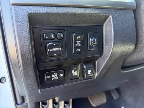 Used 2017 Toyota Tundra Platinum AWD/4WD image 16