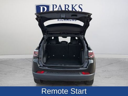 Used 2025 Jeep Compass Latitude w/ Sun & Sound Group AWD/4WD image 19