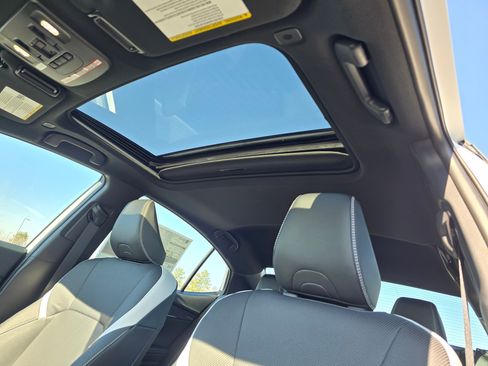 New 2026 Toyota Camry Hybrid image 10