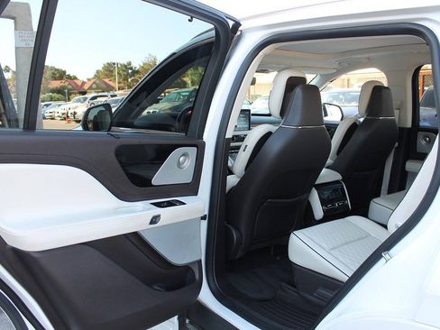 Used 2020 Lincoln Aviator Black Label Grand Touring w/ Class IV Trailer Tow Package AWD/4WD image 28