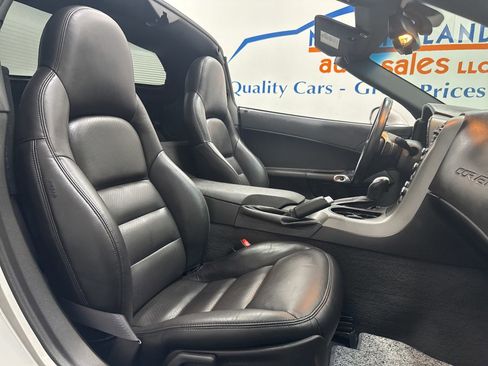 Used 2006 Chevrolet Corvette Coupe w/ Preferred Equipment Group RWD image 19