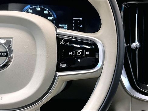 Used 2019 Volvo S60 T6 Momentum image 23