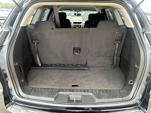 Used 2017 Chevrolet Traverse LT w/ Style and Technology Package AWD/4WD image 18