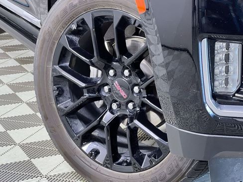 Used 2023 GMC Yukon Denali image 12