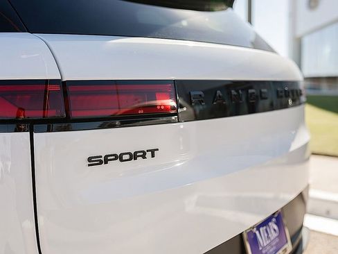 Used 2024 Land Rover Range Rover Sport SE image 14