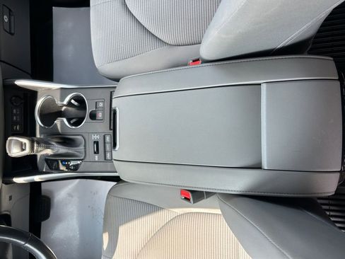 Used 2022 Toyota Highlander LE image 25