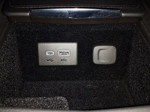 Used 2024 Cadillac XT4 Premium Luxury w/ LPO, Floor Liner Package FWD image 25