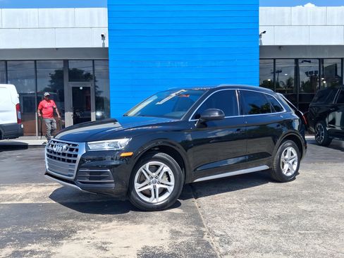 Used 2019 Audi Q5 2.0T Premium w/ Convenience Package AWD/4WD image 2
