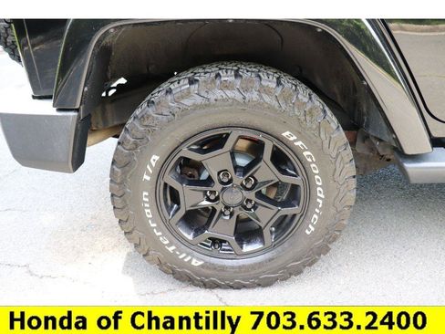 Used 2015 Jeep Wrangler Unlimited Sahara w/ Connectivity Group AWD/4WD image 27