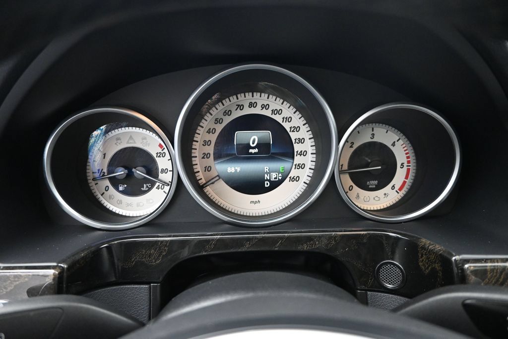 Used 2014 Mercedes-Benz E 250 BlueTEC Sedan image 2
