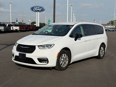 Used 2024 Chrysler Pacifica Touring-L
