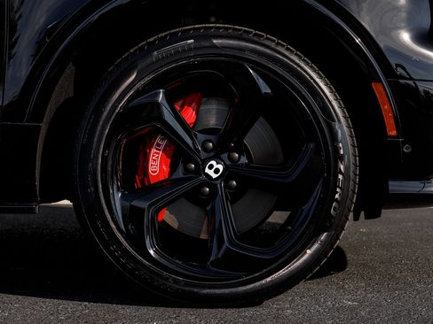 Used 2024 Bentley Bentayga image 30