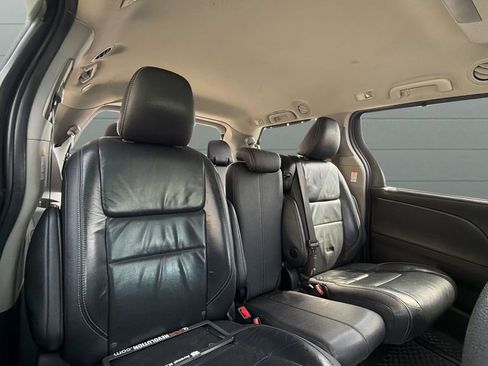 Used 2017 Toyota Sienna SE Premium FWD image 31