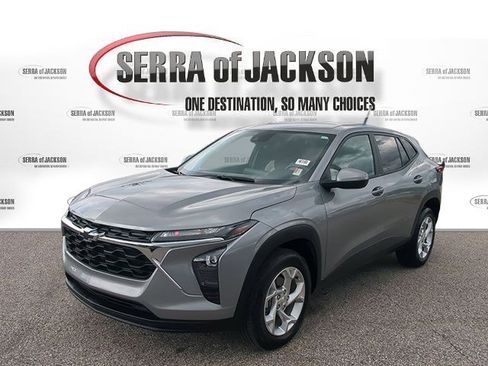 Used 2024 Chevrolet Trax LS w/ LS Convenience Package FWD image 5