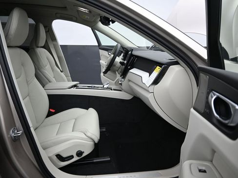 New 2026 Volvo XC60 B5 Ultra w/ Protection Package Premier AWD/4WD image 14