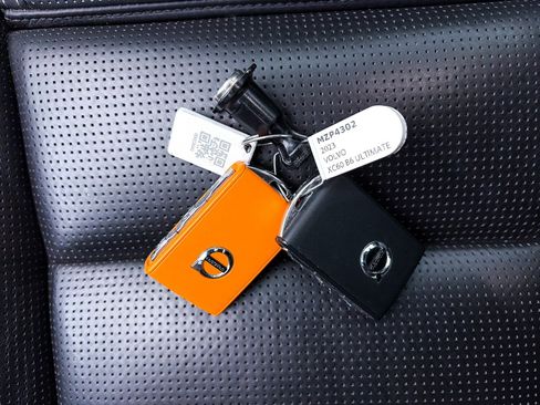 Used 2023 Volvo XC60 B6 Ultimate w/ Protection Package Premier image 30