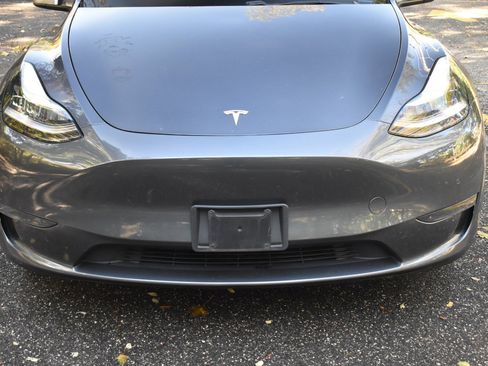 Used 2021 Tesla Model Y Long Range image 34