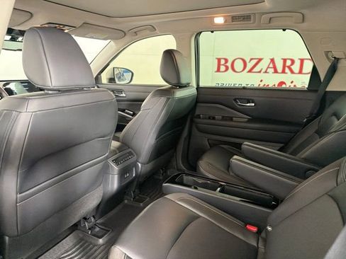 Used 2024 Nissan Pathfinder SL w/ SL Premium Package FWD image 14